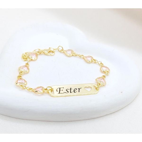 Pulseira Personalizada Infantil Banhada a Ouro Com Corações Rosa 