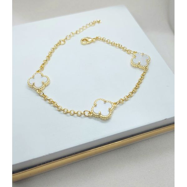 Pulseira 3 Trevos Perolado Banhada a Ouro 