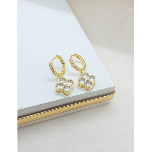 Brinco Trevo Banhado a Ouro Com Pedras 