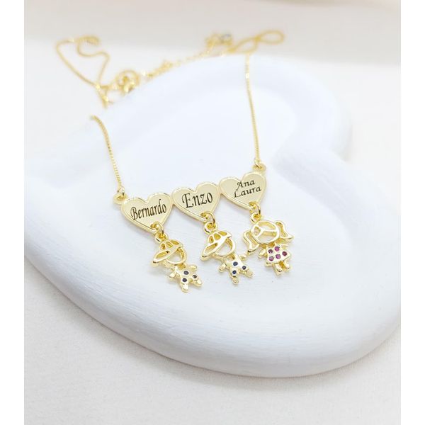 Colar Três Corações Personalizados e Pingentes De Filhos Banhado a Ouro