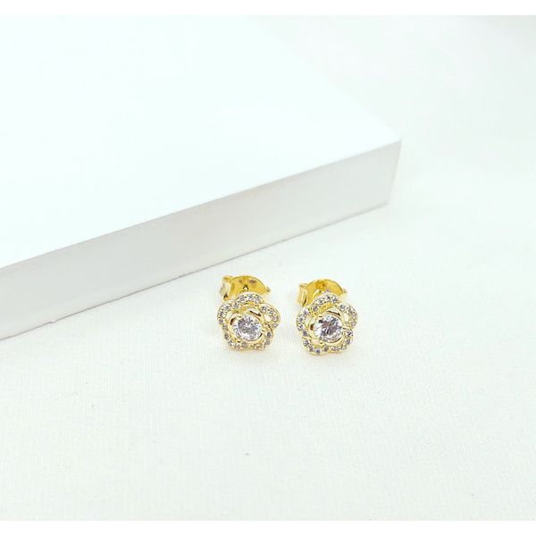 Brinco Flor Pequeno Cravejado em Zircônias Banhado a Ouro