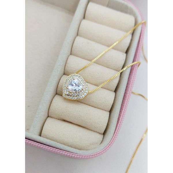 Colar Coração Cravejado Em Zircônias Banhado a Ouro 