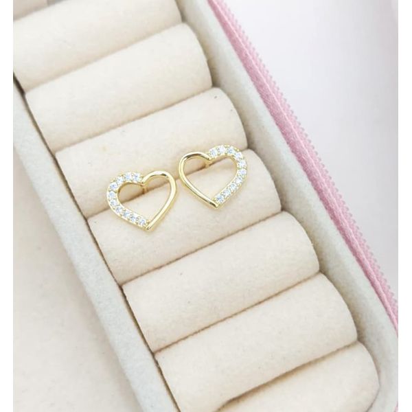 Brinco Coração Metade Zircônias Banhado A Ouro 