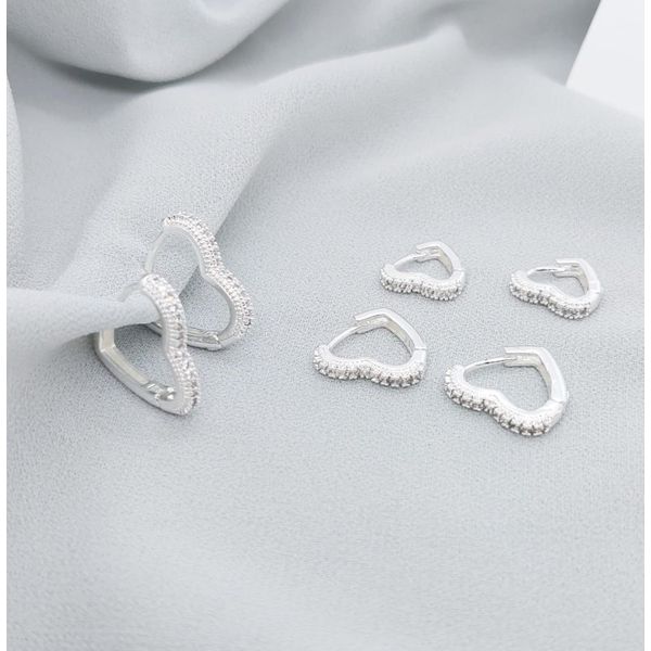 Trio de Argolas Coração Com Zirconias Cravejadas Banhada a Prata 