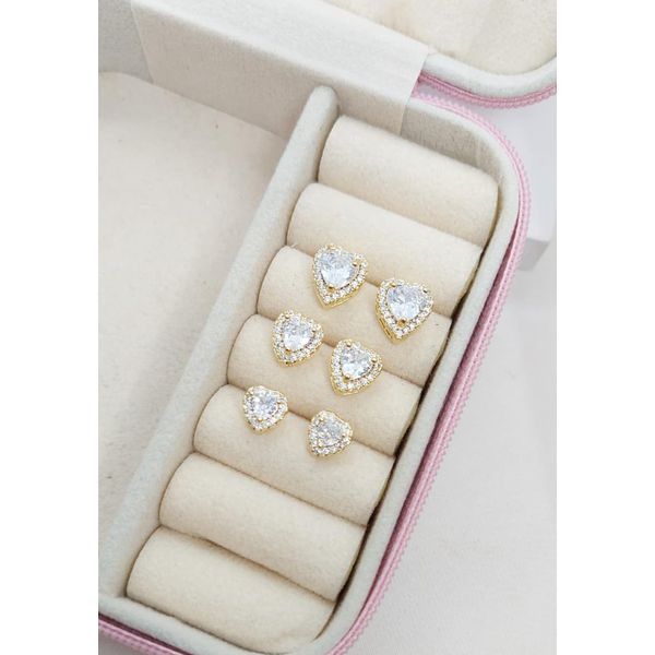 Trio de Brincos Corações Cravejados em Zircônias Banhado a Ouro 