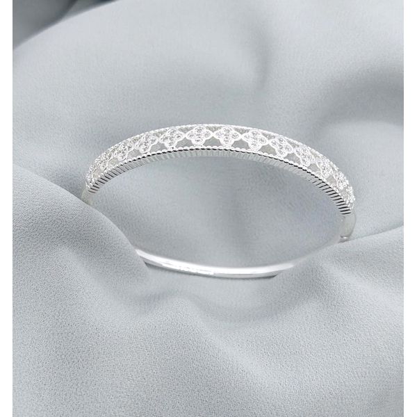 Bracelete Com Detalhes Cravejados Em Zircônias Banhado a Prata 