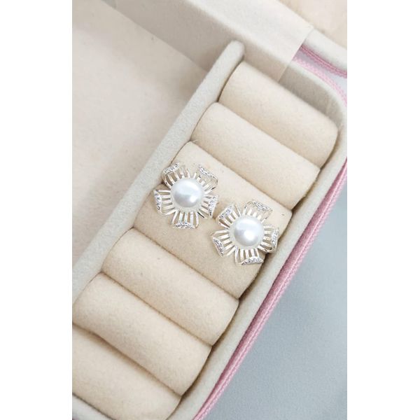 Brinco Flor e Pérola Banhado a Prata