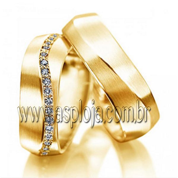 Aliança elegance de casamento ou noivado condensado diamantes ouro amarelo 18K 750 anatômica largura 8,0mm