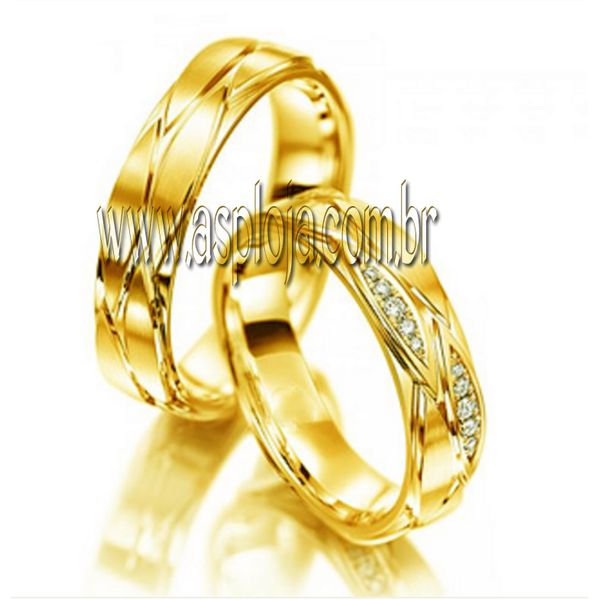 Aliança Elegance de diamantes em ouro amarelo de casamento ou noivado largura 5,0mm