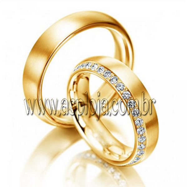 Aliança Condensada de diamantes em ouro amarelo largura 5,5mm