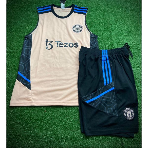 Conjunto Treino Regata + Short Manchester United 23/24 - Gola Redonda - Cor Salmão/Preto/Azul