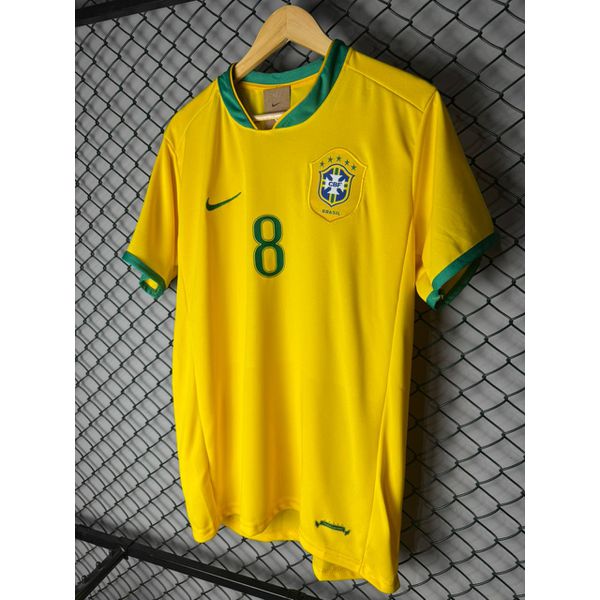 Camisa Retrô Brasil Home 2006 Kaká N°8 (NACIONAL PREMIUM) 