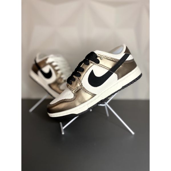 Tênis Nike SB Dunk Low - Branco/Ouro velho