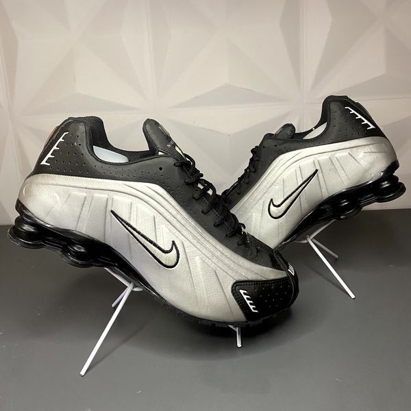 Tênis Nike Shox R4 - Preto/Prata