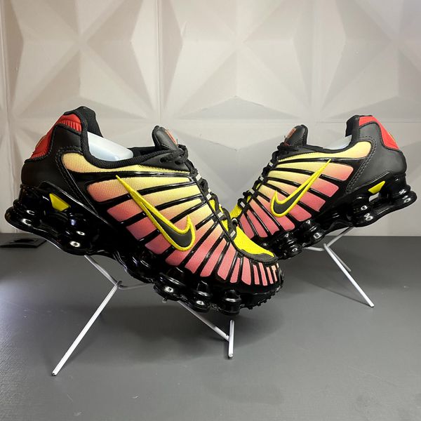 Tênis Nike 12 Molas - Preto/Amarelo/Vermelho