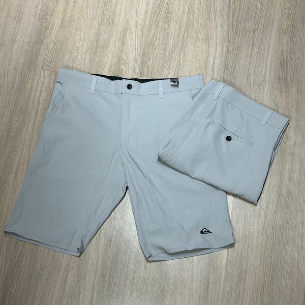 Bermuda Walker Quiksilver Com Simbolo Bordado Cinza Claro
