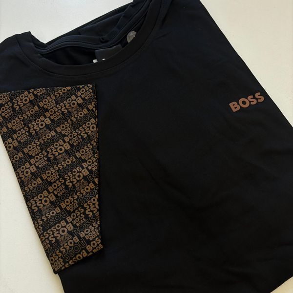 Camisa Peruana Boss Preta Escrita Na Manga 