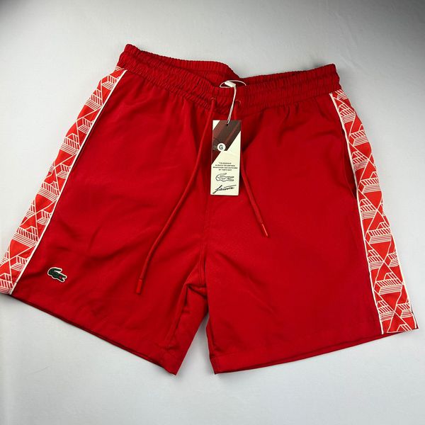 Bermuda Tactel lacoste vermelha com detalhes nos cantos