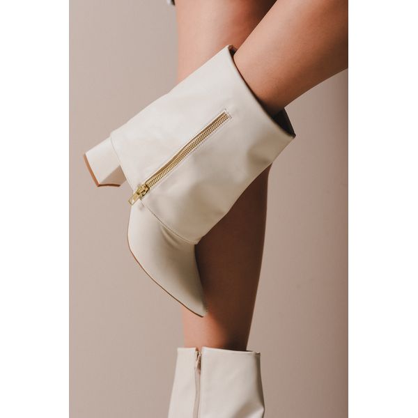 Bota encapada branco