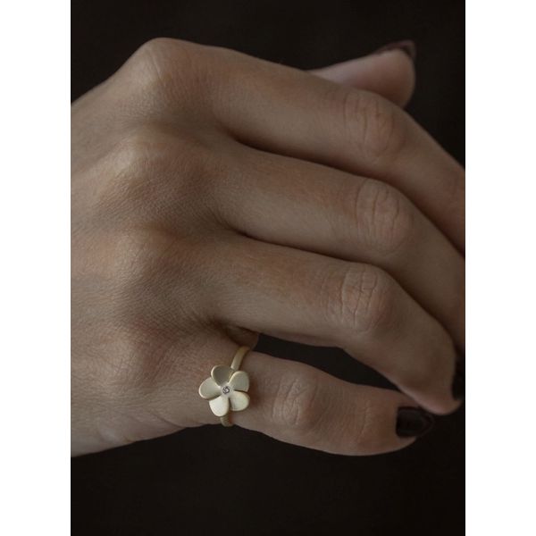 Anel Dedinho Flor Acetinado Ouro 