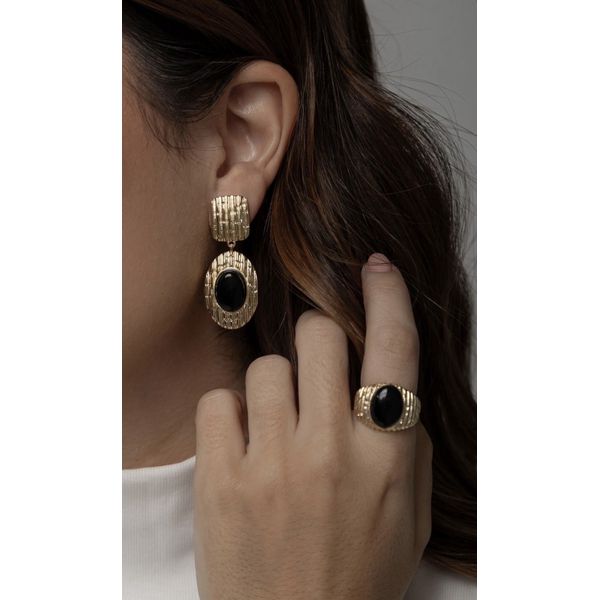 Anel Texturizado Resina Preta Ouro 