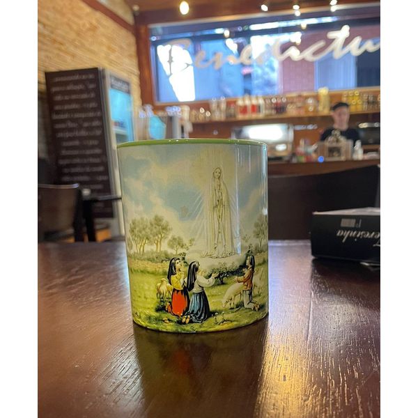 Caneca Cerâmica Nossa Senhora de Fátima - Alça e fundo na cor Verde