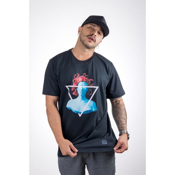 Camiseta Betta13 Medusa Triangle Preto