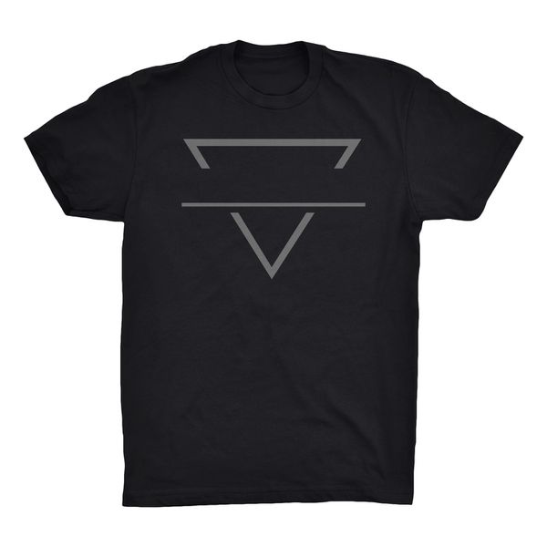 Camiseta Betta13 Triângulo Central Preto