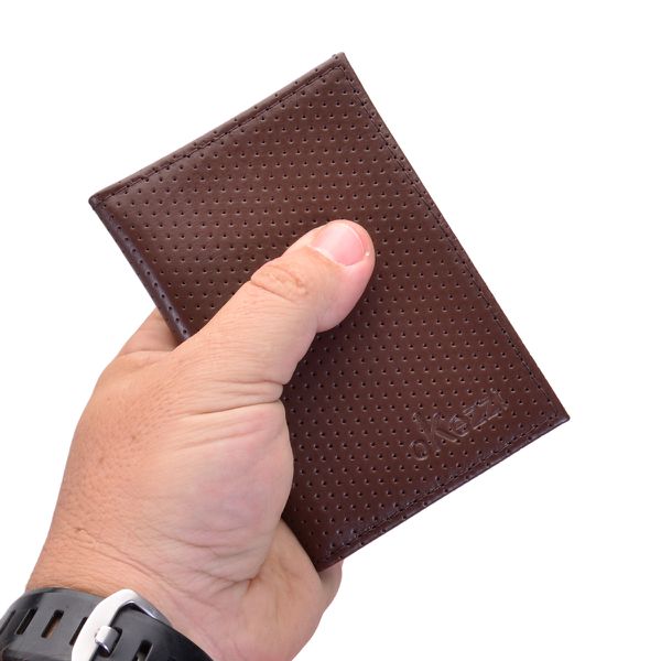 porta documento em couro marrom furadinho