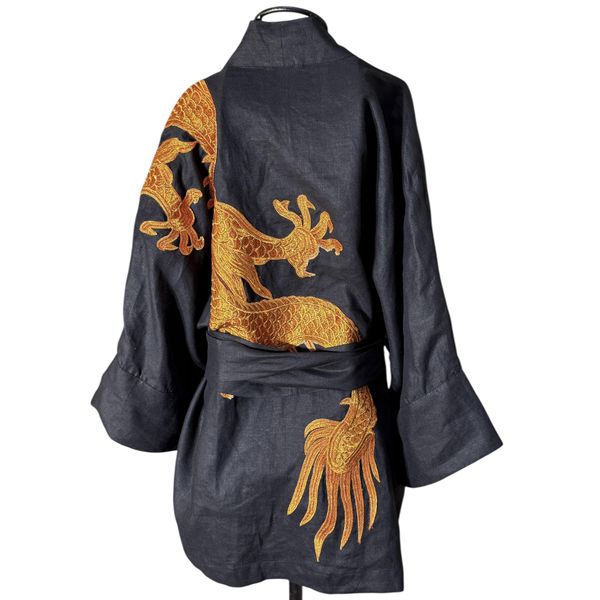 Kimono Oversize Yang Linho Preto Abraço do Dragão Cobre