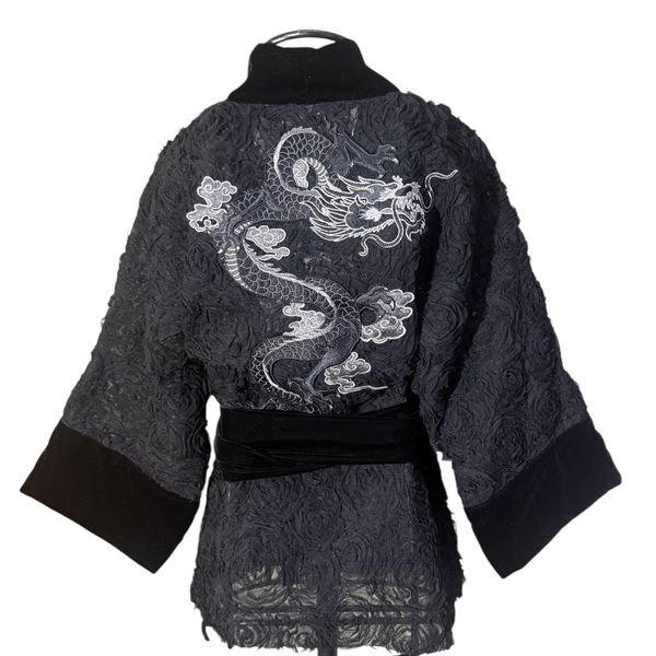 Kimono O Dragão nos Jardins Suspensos Tulipa Negra (Queen of Night) Dragão Gênesis