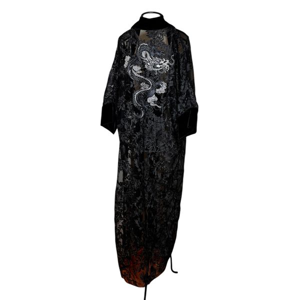 Kimono O Dragão nos Jardins Suspensos Tule Rendado Príncipe Negro