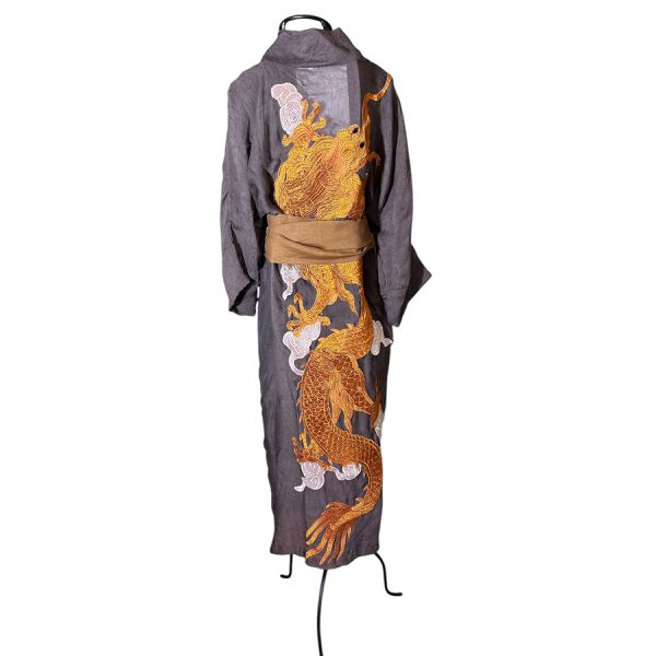 Kimono Nami Crepe Cinza Elefante Dragão de Cobre