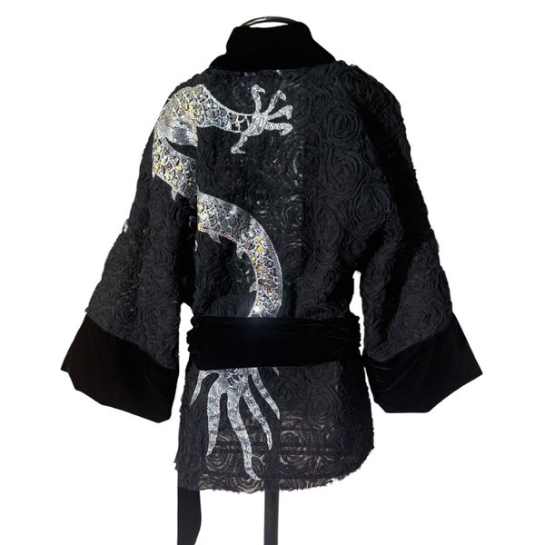 Kimono O Dragão nos Jardins Suspensos Tulipa Negra (Queen of Night)