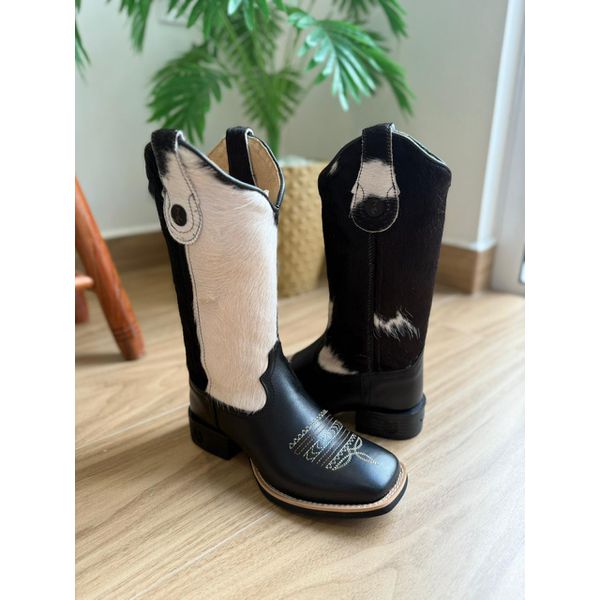 BOTA TEXANA EM COURO LATEGO PELOS E VACA MALHADA PRETO E BRANCO BORDADO FLORAO