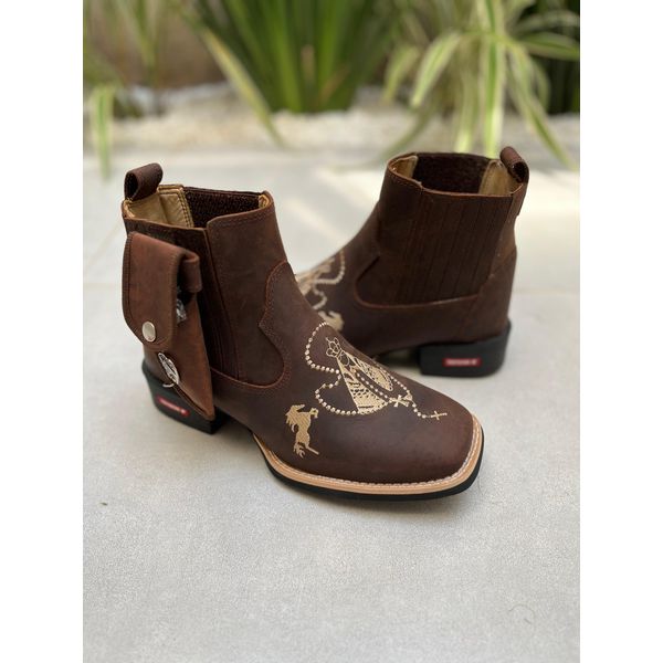 KIT BOTINA EM COURO BORDADO NOSSA SENHORA E CAVALO + BAINHA + CANIVETE