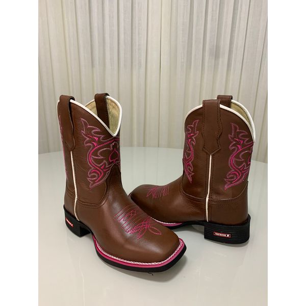 TEXANA CAPOTINHA EM COURO MARROM BORDADO ROSA VIRA ROSA
