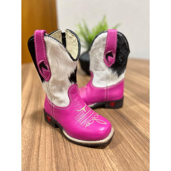 TEXANA INFANTIL EM COURO VACA MALHADA E ROSA COM PELOS