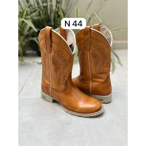 PRONTA ENTREGA - BOTA TEXANA EM COURO BORDADA BICO REDONDO