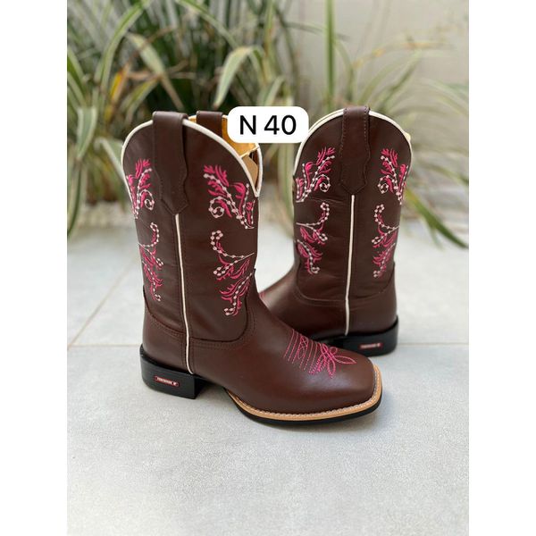 PRONTA ENTREGA - BOTA TEXANA EM COURO MARROM BORDADO RAMOS E FLORES ROSA