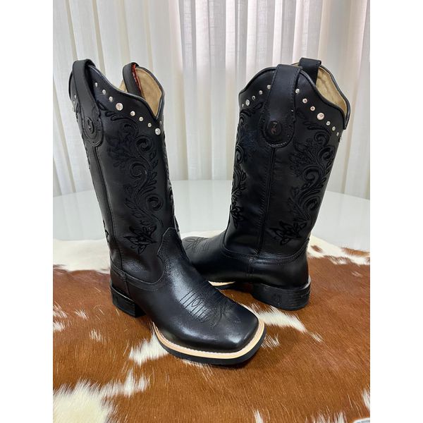 PRONTA ENTREGA BOTA TEXANA EM COURO PRETO JESSICA BORDADOS RAMOS ALL BLACK COM METAIS E STRASS