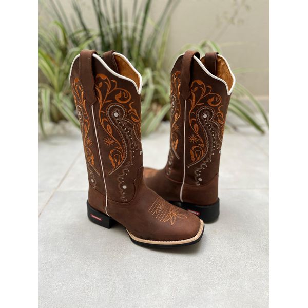 BOTA TEXANA EM COURO BORDADO TRIBAL
