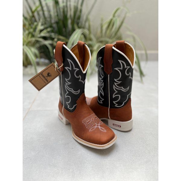 BOTA TEXANA EM COURO BORDADO BRANCO
