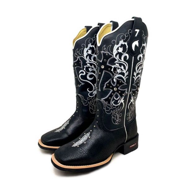 BOTA TEXANA EM COURO PRETO ESTILIZADO EM ARRAIA BORDADO CRUZ