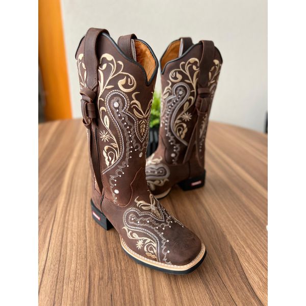 BOTA TEXANA EM COURO CAFE BORDADO TRIBAL COM CORDINHAS 