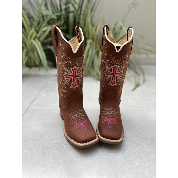 BOTA TEXANA EM COURO BORDADO CRUZ ROSA E BEGE