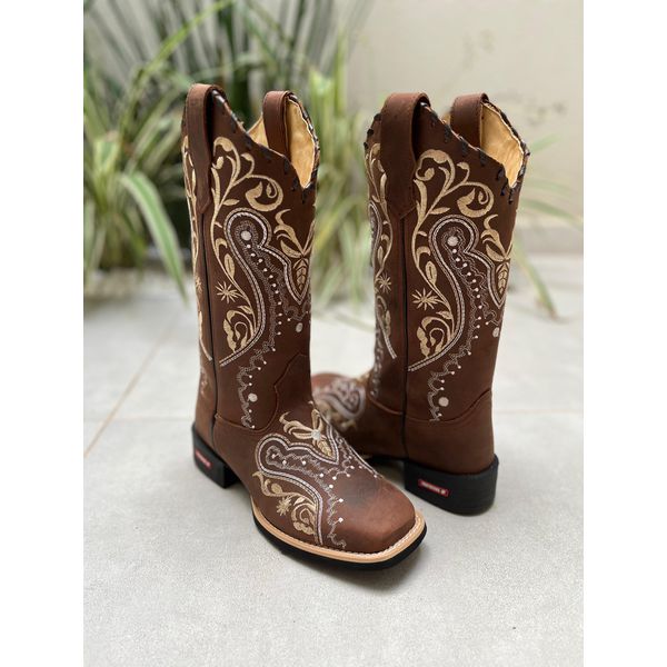 BOTA TEXANA EM COURO BORDADO TRIBAL BEGE E BRANCO COM TRICE 