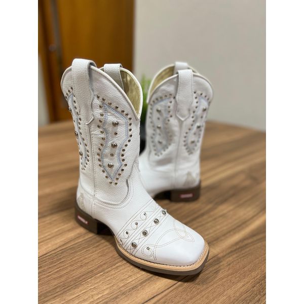 BOTA TEXANA EM COURO BRANCO COM METAIS STRASS E SOLADO MARROM