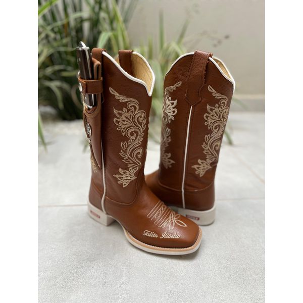 BOTA TEXANA AMANDA EM COURO BORDADO RAMOS BEGE + BAINHA + FACA + NOME