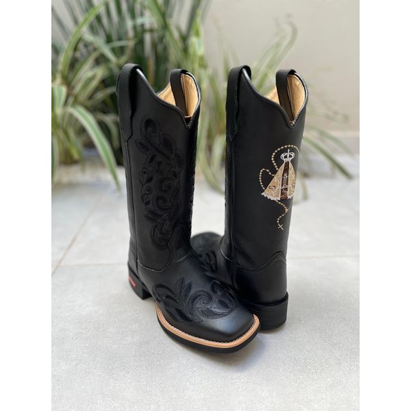 BOTA TEXANA EM COURO PRETO BORDADO RAMOS + NOSSA SENHORA BEGE